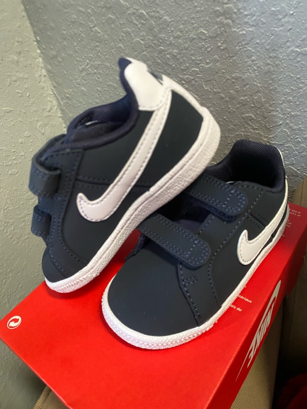 Nike Kids Navy and White Velcro Sneakers 6 toddler